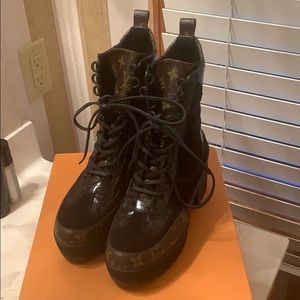 Louis Vuitton Laureate Desert boot